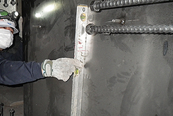 鋼板巻立て工法