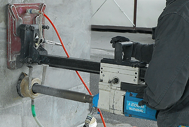 真空吸着パットによるベース固定