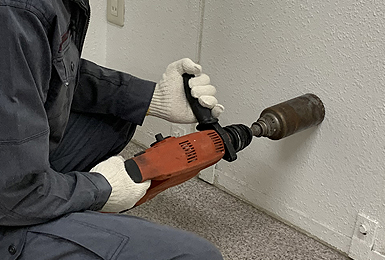 ACL用コアビットを取付けてのコア穿孔