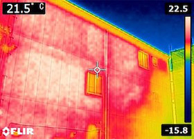 表面温度を表示した赤外線サーモグラフィーの写真2